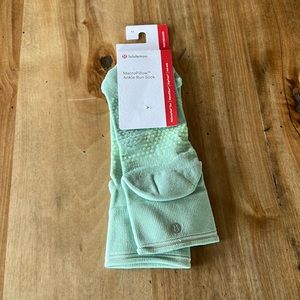 Brand new lulu socks!